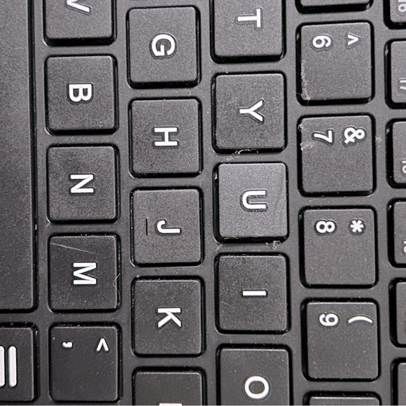 Kensington Bluetooth Keyboard Bundle! Comes with wireless mouse, mousepad! - Picture 8 of 11